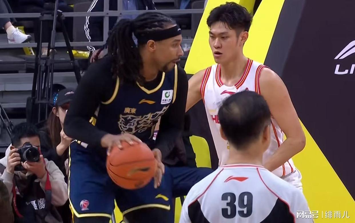 开云游戏官网-朱芳雨赌对了！广东队狂练“新内线”，杜锋为他拒绝交易王浩然？