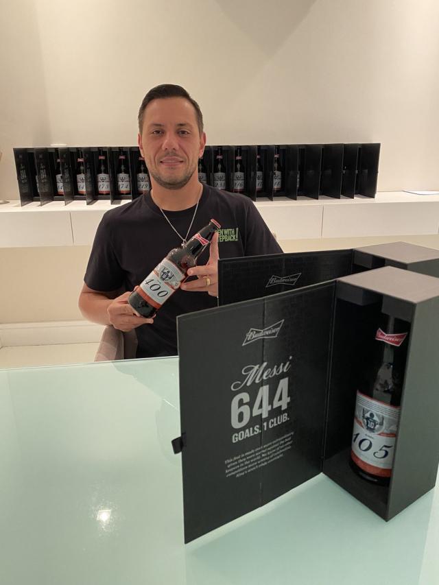 开云入口-我也创纪录！收21瓶破门啤酒 迭戈·阿尔维斯谢梅西